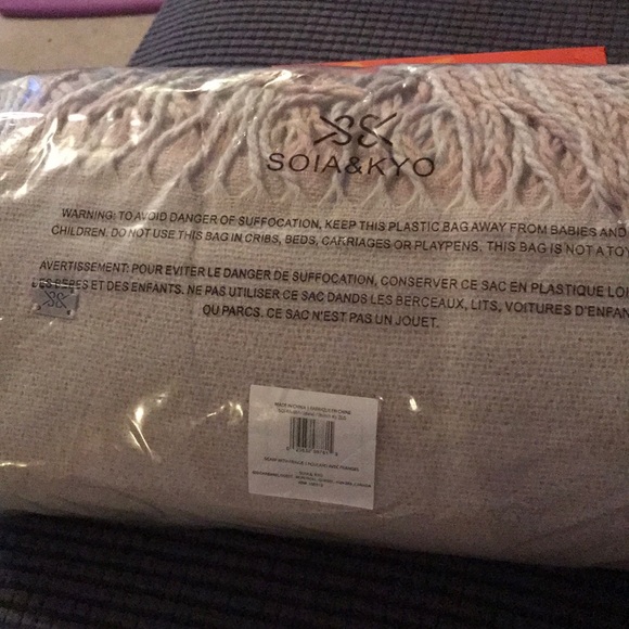 Woven scarfigan with fringe - Picture 2 of 5